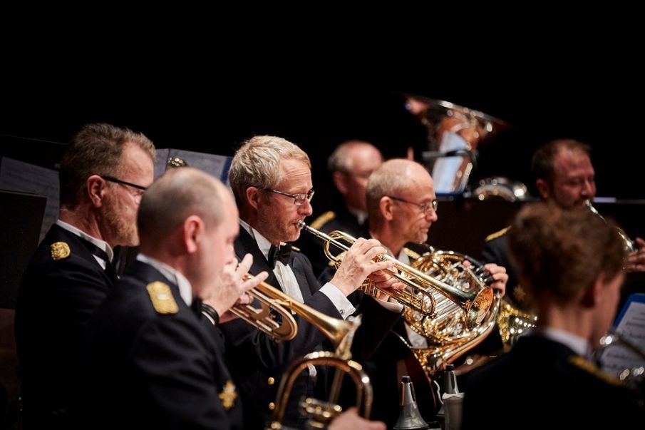 Slesvigske Musikkorps spiller på Torvet