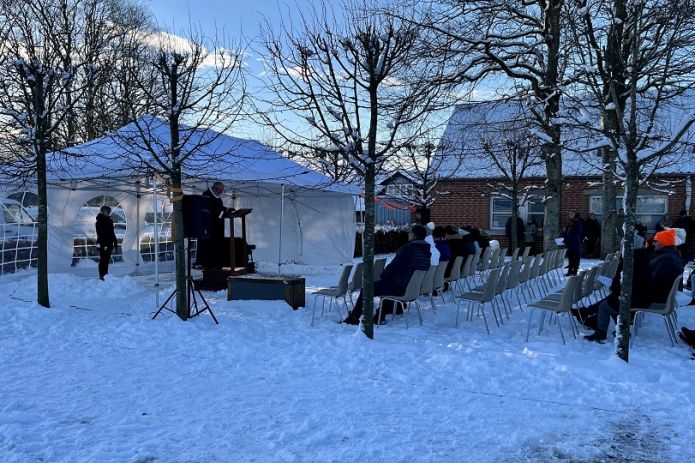 Julegudstjeneste på torvet i Tistrup