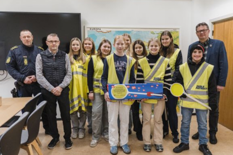 Skolepatruljerne hyldet med chokolade og surt slik som tak for indsatsen